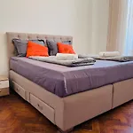 For Special Getaway Rose With Free Parking Apartment