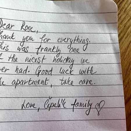 For Special Getaway Rose With Free Parking Apartment